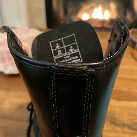 Dr Martens boots #11821 - Picture 9 of 10